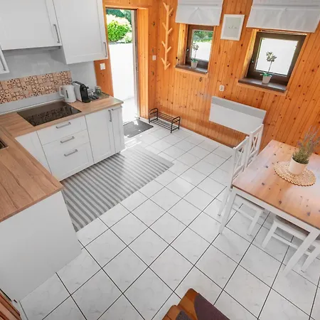 Letniskowy Patricia アパート Sulęczyno